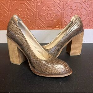 Kelsi Dagger Leather Shoe Brown Block Heels Pierced  Pumps 4.5” High Heels sz 10